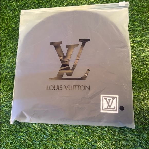 Louis Vuitton Dark Knit Hat - Picture 3 of 3